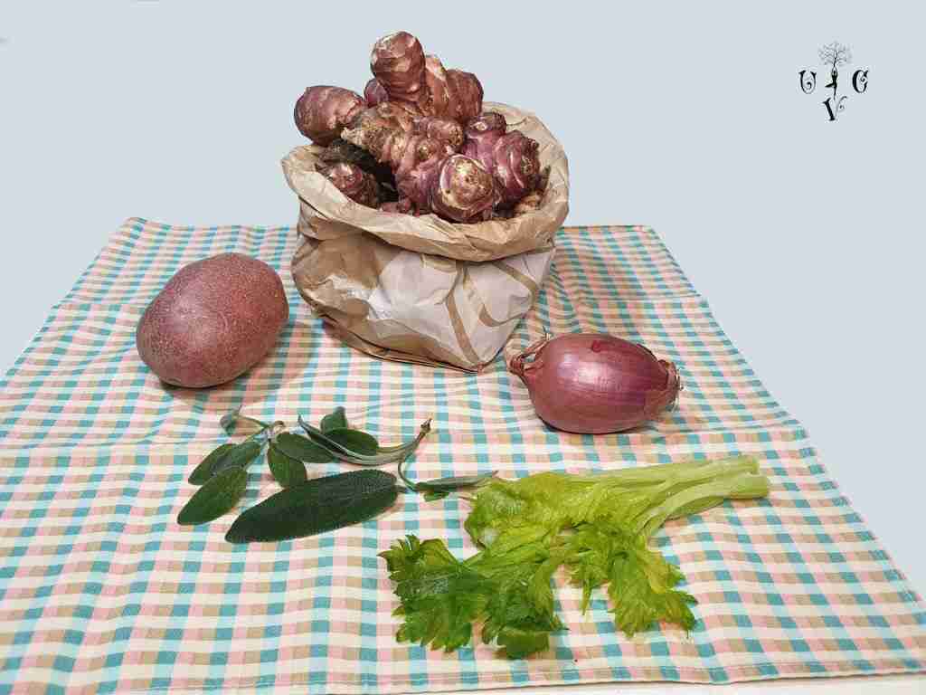 Topinambur nel sacchetto, cipolla rossa, patata rossa, costa di sedano e salvia