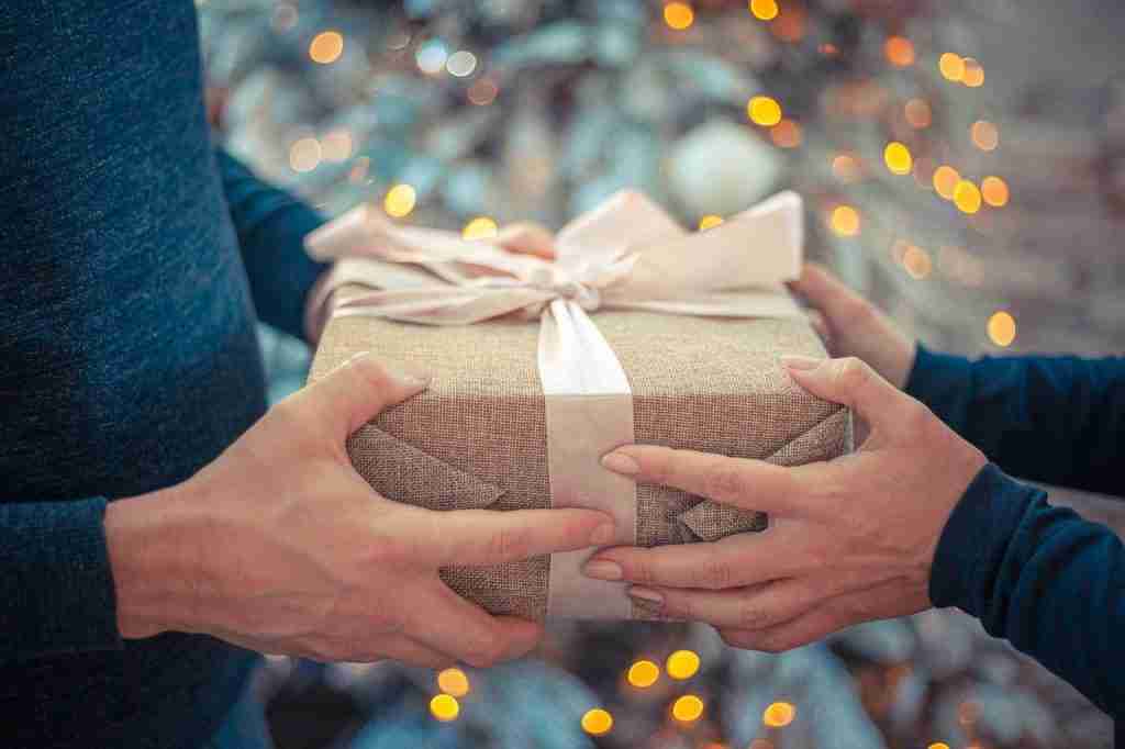 Dare un pacchetto regalo