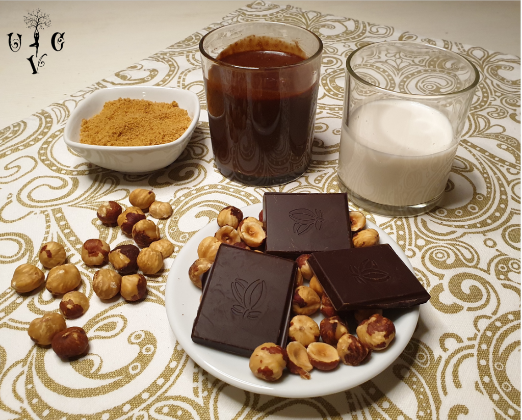 Ingredienti per la nutella vegan: latte di soia, zucchero integrale, nocciole e cioccolato fondente