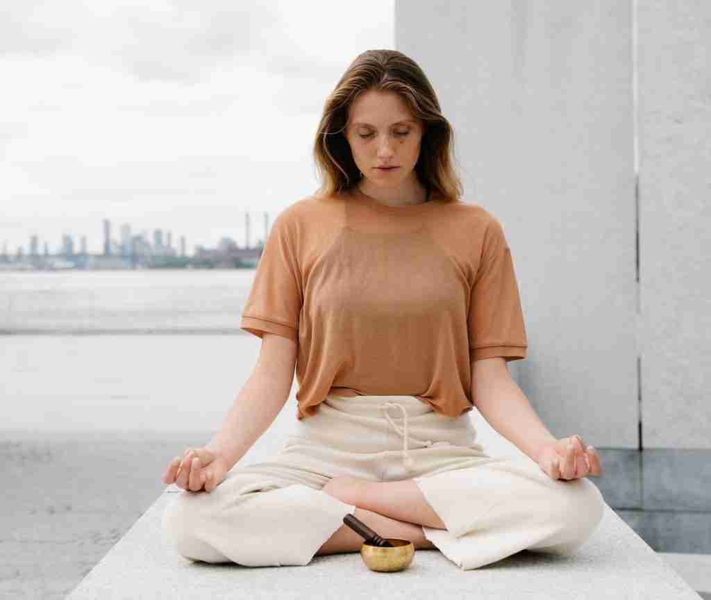 Svastikasana: posizioni per meditare