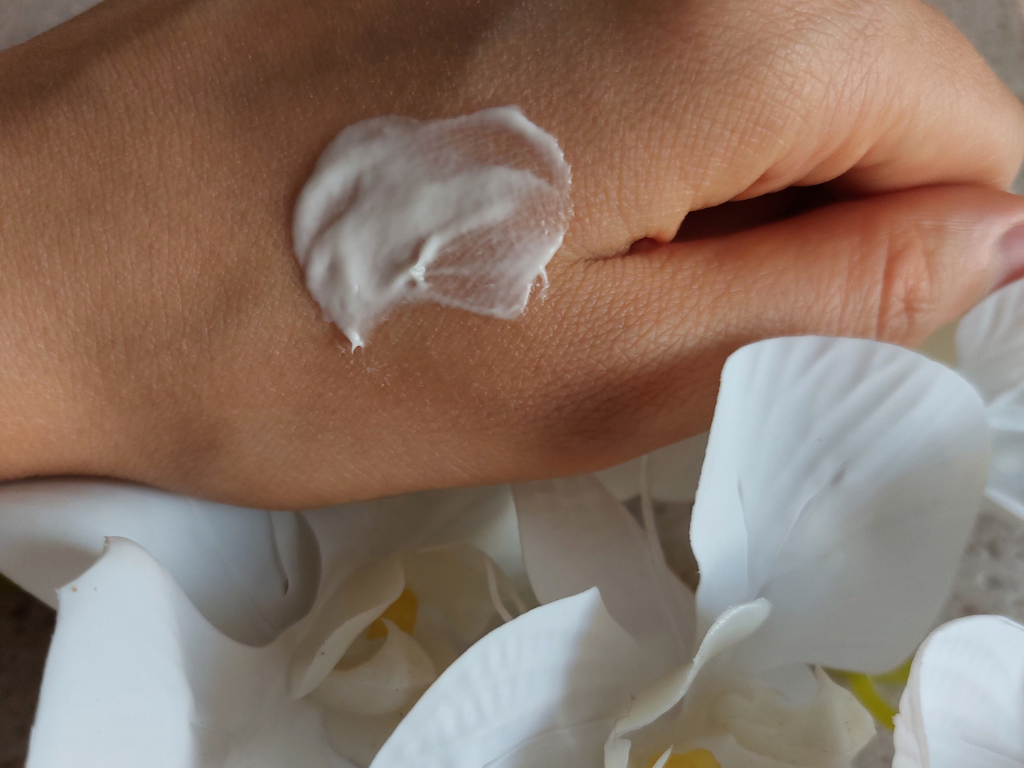 texture crema viso nutriente mirtilla la saponaria
