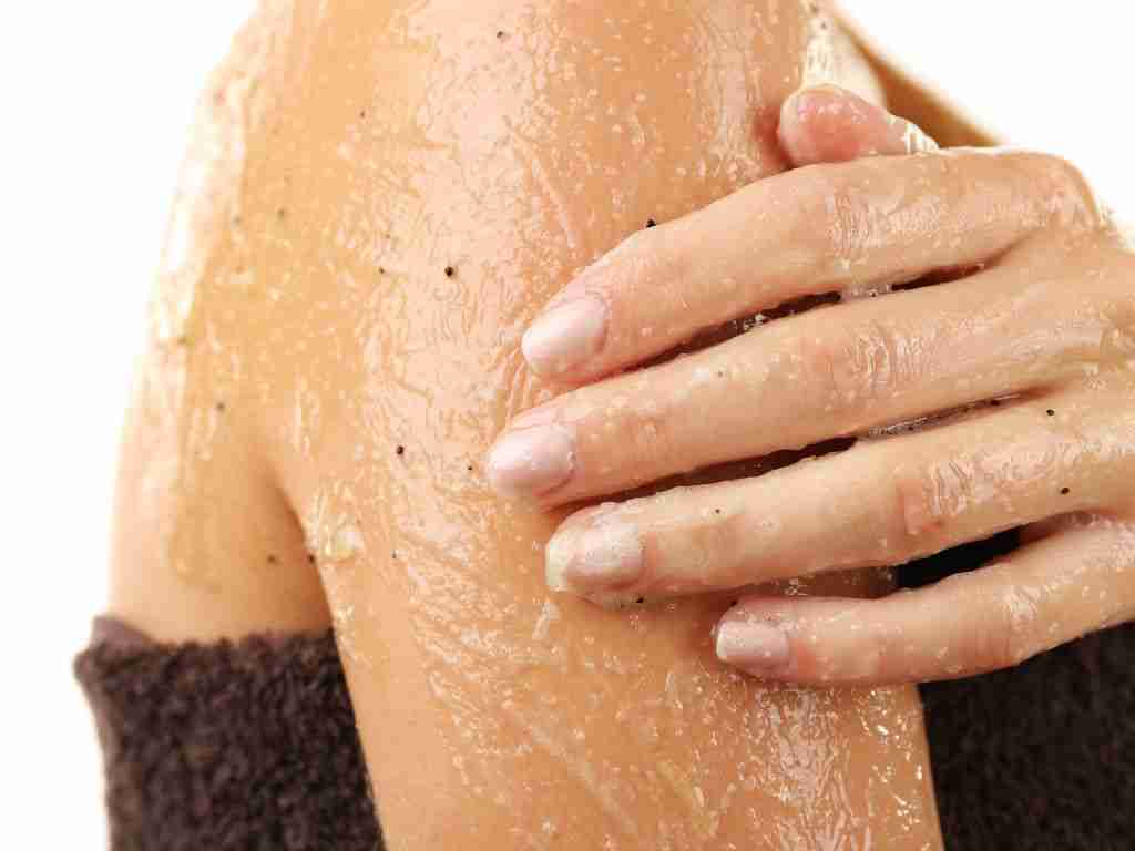 Scrub corpo su pelle asciutta o bagnata: 2 modalità di utilizzo